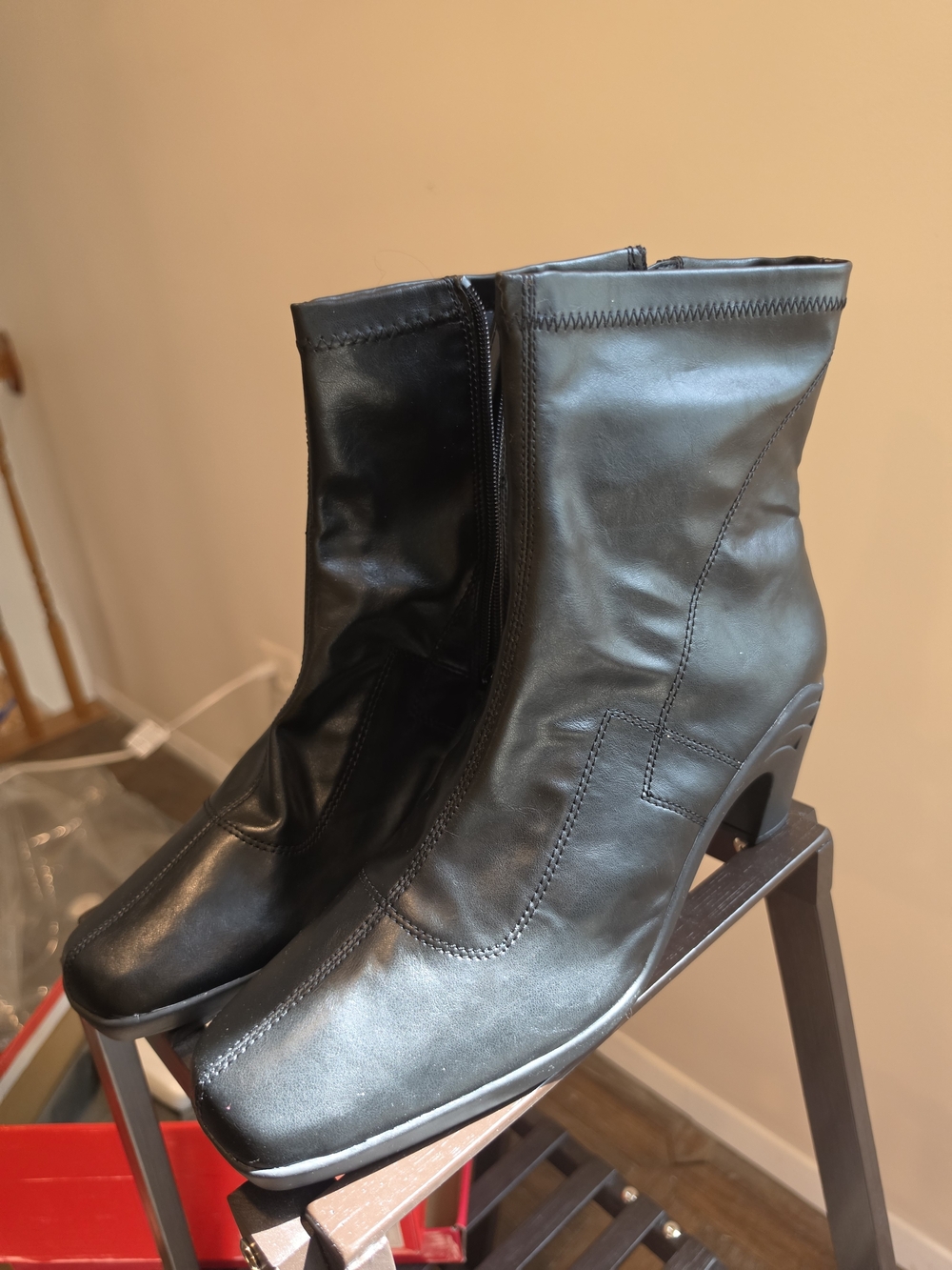 AEROSOLES Black Mid-Heel Ankle Boots